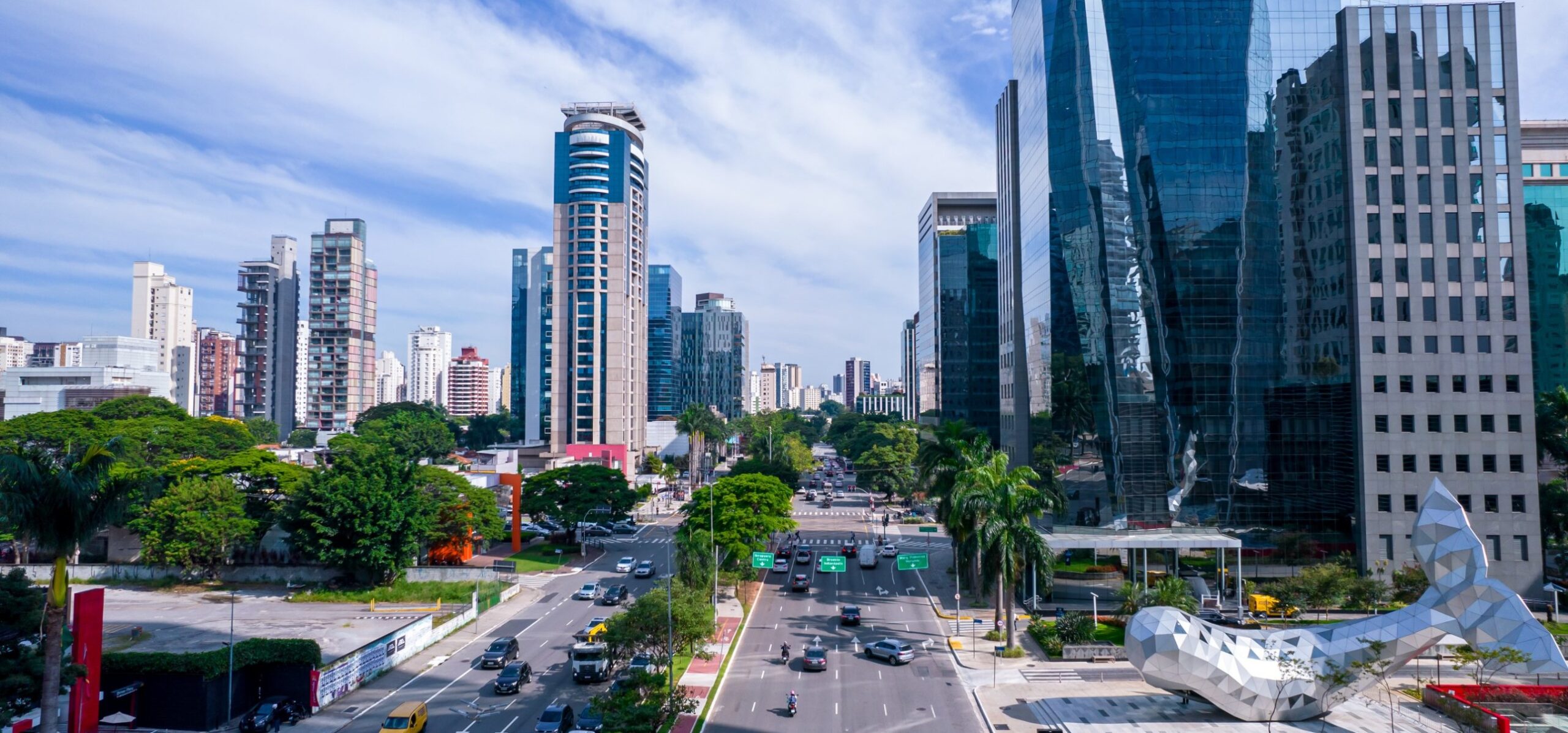 Institutions such as UNAM and the National Polytechnic Institute contribute to its technical talent base, while corporate districts such as Paseo de la Reforma reflect the city's r